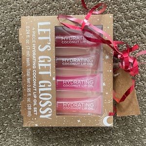 Let’s get glossy 4 piece hydrating coconut lip oil set